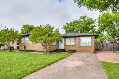 703 N 3rd St, Ballinger, TX, 76821-5041 | Card Image