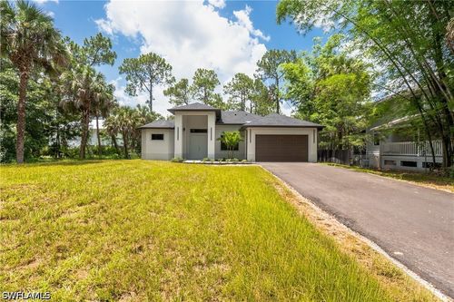 1061 20th Ave Ne, NAPLES, FL, 34120-3402 | Card Image