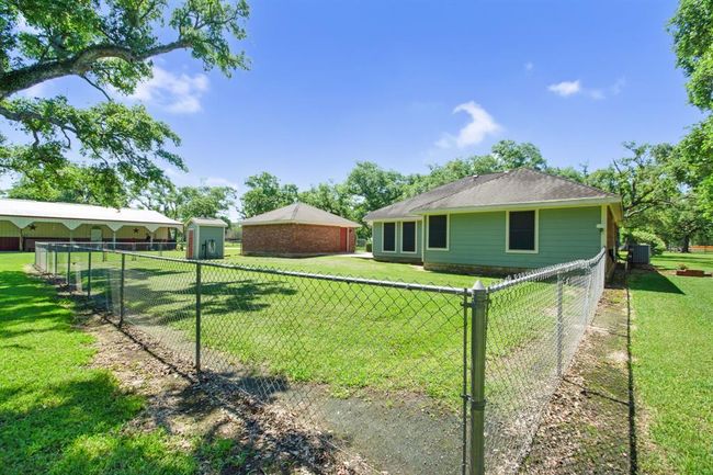 400 - 120 Brazos River Rd, House other with 3 bedrooms, 2 bathrooms and 2 parking in Freeport TX | Image 6