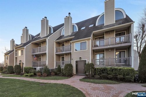 309 River Renaissance, East Rutherford, NJ, 07073-1627 | Card Image