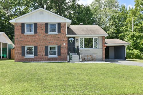 32 Francis St, Renfrew, ON, K7V1C2 | Card Image