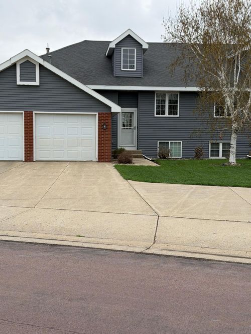 924 S Gould St, Redwood Falls, MN, 56283-2261 | Card Image