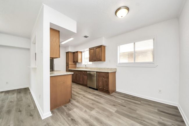 Solid wood cabinets, granite countertops and stainless steel appliances | Image 11
