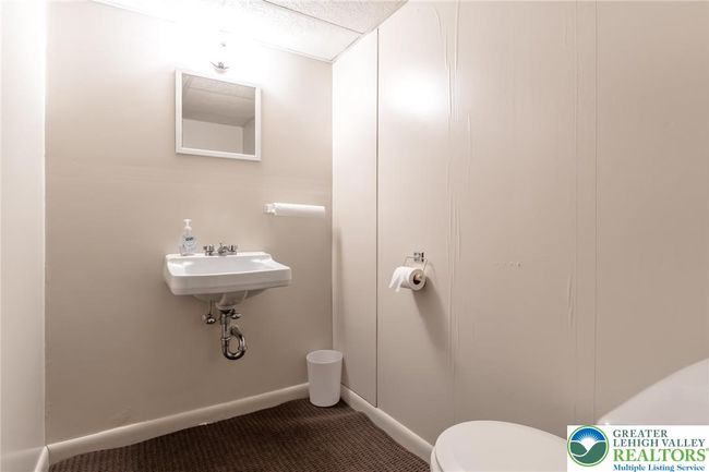Half Bathroom Lower Level | Image 46