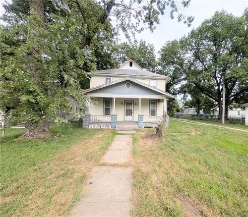 201 N Chestnut St, Iola, KS, 66749-2839 | Card Image
