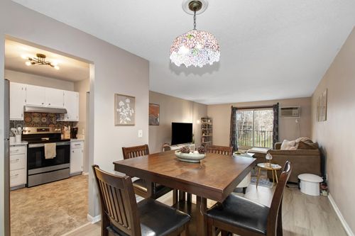 apt-208-5627 Green Circle Dr, Minnetonka, MN, 55343-9633 | Card Image