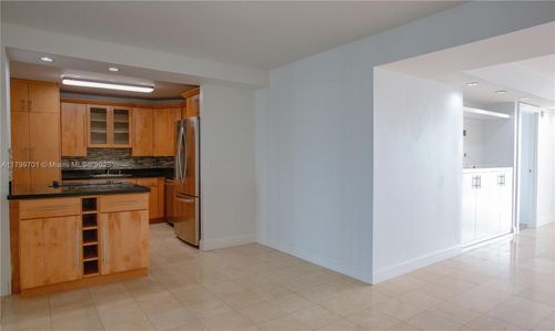 apt-609-2333 Brickell Ave, Miami, FL, 33129-2410 | Card Image