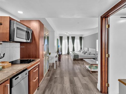 c203-1052 Ocean Dr, Miami Beach, FL, 33139-5014 | Card Image
