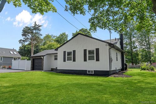 147 Juniper Ave, Smithtown, NY, 11787-3469 | Card Image