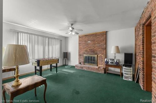1883 Lochmoor Blvd, Grosse Pointe Woods, MI, 48236-1709 | Card Image