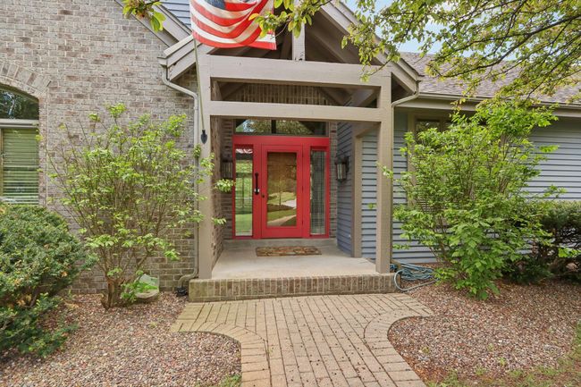 3134961 Chapel Ridge Rd, House other with 3 bedrooms, 2 bathrooms and null parking in Hartland WI | Image 4