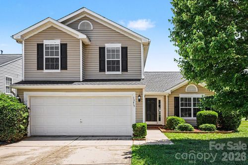 10419 Sparrow Springs Ln, Charlotte, NC, 28214-8110 | Card Image