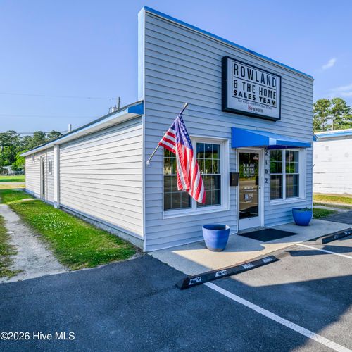 2102 Trent Blvd, New Bern, NC, 28560-5326 | Card Image