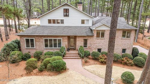 17 Mcmichael Dr, Pinehurst, NC, 28374-6702 | Card Image