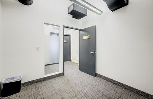 23-72 Victoria St S, Kitchener, ON, N2G4Y9 | Card Image