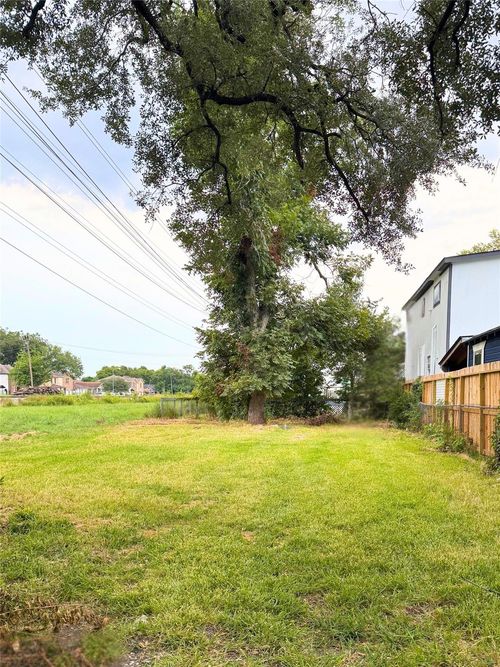 3520 Castor St, Houston, TX, 77022-5128 | Card Image