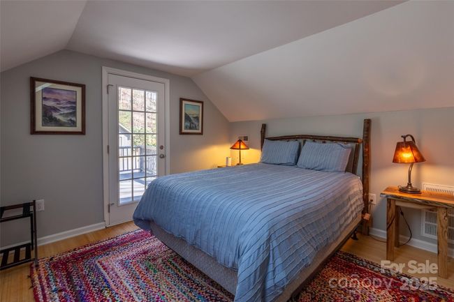 Upstairs bedroom with deck | Image 31