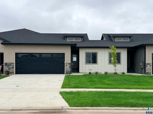 2810 E Hazelnut St, Brandon, SD, 57005-6828 | Card Image