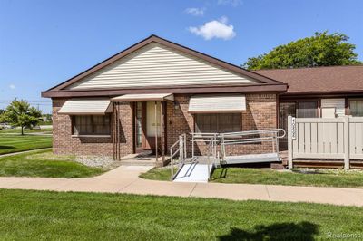 40868 Newport Drive, Condo with 2 bedrooms, 2 bathrooms and null parking in Plymouth Twp MI | Image 1