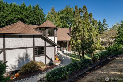 4631 Highland Dr, Bellevue, WA, 98006-3165 | Card Image