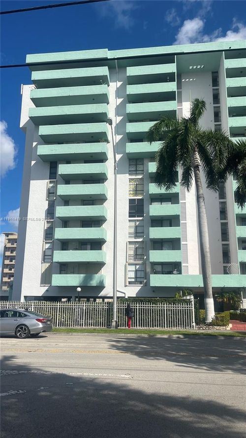 309-1825 W 44th Pl, Hialeah, FL, 33012-8410 | Card Image