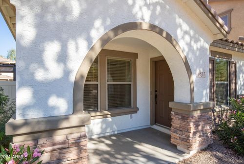 5817 E Hampton Ave, Mesa, AZ, 85206-5533 | Card Image