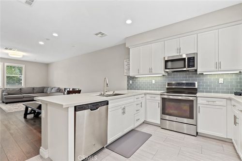 2-649 W Foothill Blvd, Glendora, CA, 91741 | Card Image