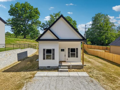 1118C W 1st St, Dickson, TN, 37055-1158 | Card Image
