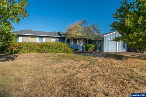 651 Ne Sherwood Way, Corvallis, OR, 97330-4133 | Card Image