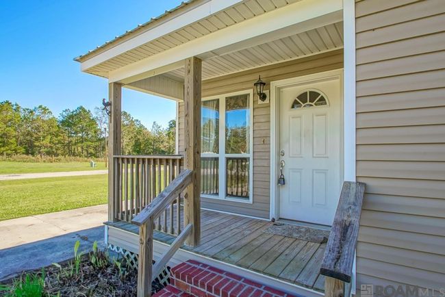 26350 Riverscape Dr, House other with 3 bedrooms, 2 bathrooms and 3 parking in Springfield LA | Image 6