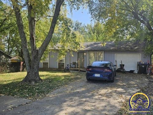 2027 Se Travis Cir, Topeka, KS, 66605-2453 | Card Image