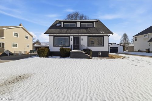 3315 Charles St, Cuyahoga Falls, OH, 44221-1213 | Card Image