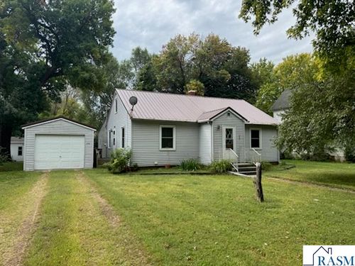 704 E Iowa St, Elmore, MN, 56027-3418 | Card Image