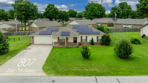 807 E E 7th Street, Grove, OK, 74344 | Card Image