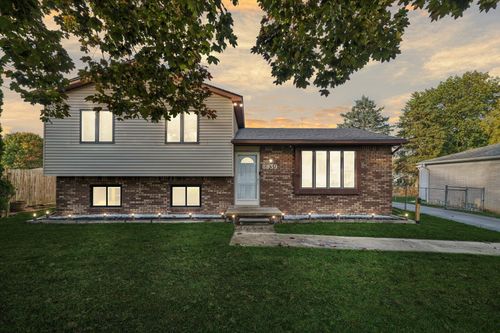 8039 Cortez Dr, Brighton, MI, 48114-9327 | Card Image