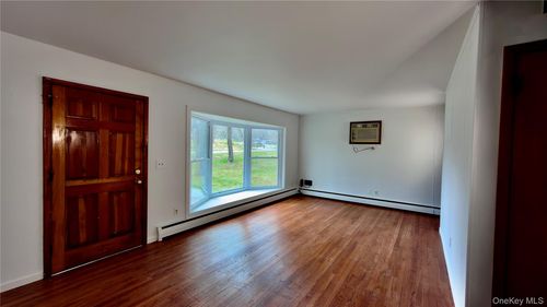 1 Corine Dr, Poughkeepsie, NY, 12601-1224 | Card Image