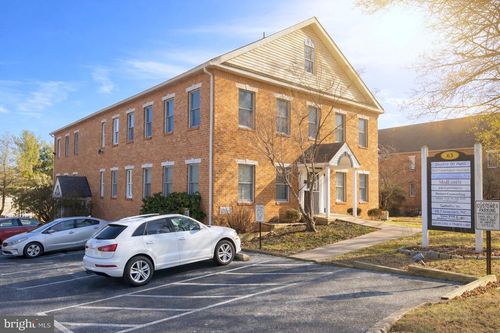 63 Chestnut Rd, PAOLI, PA, 19301-1535 | Card Image