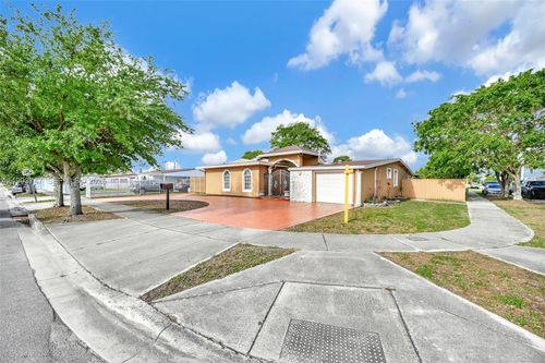 6190 W 14th Ave, Hialeah, FL, 33012-6231 | Card Image