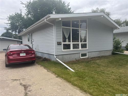 545 5th St, Weyburn, SK, S4H0Z9 | Card Image