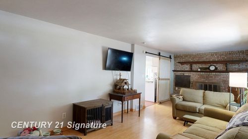 709 Linwood St, Owosso, MI, 48867-3861 | Card Image
