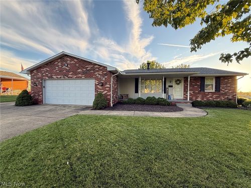 3838 Oakridge Dr, Louisville, OH, 44641-8802 | Card Image