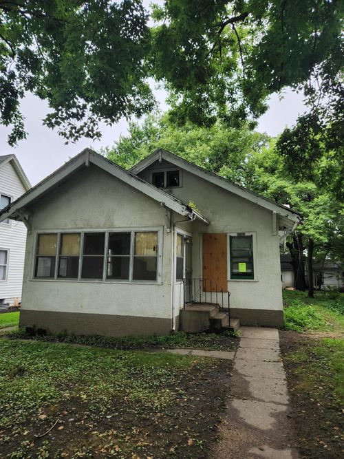 2727 41st Ave S, Minneapolis, MN, 55406-1809 | Card Image