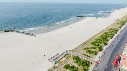 apt-5r-410 E Broadway, Long Beach, NY, 11561-4454 | Card Image