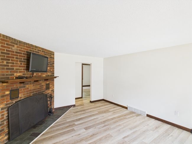 APT-2 - 6 Meadowbrook Ln, Condo with 2 bedrooms, 1 bathrooms and 2 parking in South Easton MA | Image 4