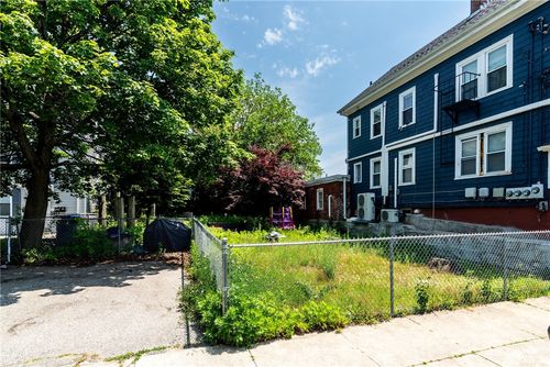 8 Courtland St, Providence, RI, 02909-1521 | Card Image