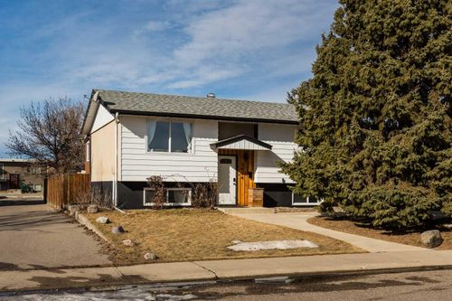2414 14 St N, Lethbridge, AB, T1H4P3 | Card Image