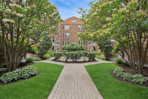 2e-619 Washington Blvd, Oak Park, IL, 60302-3946 | Card Image