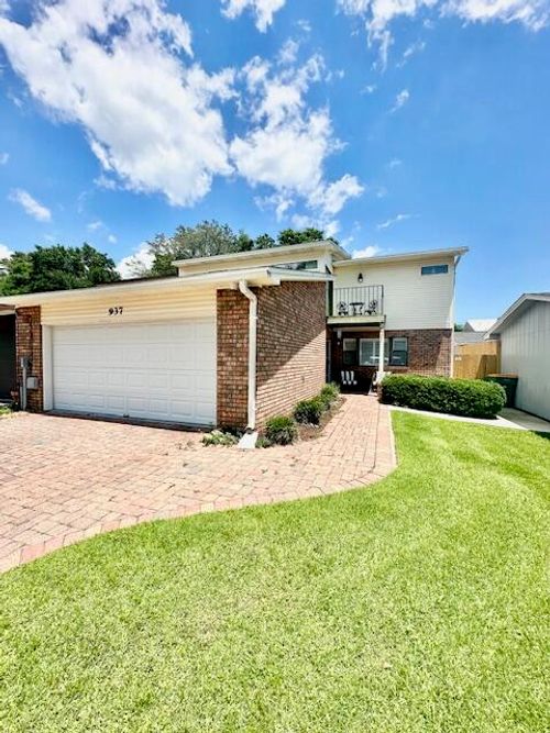 937 Holbrook Cir, Fort Walton Beach, FL, 32547-6733 | Card Image