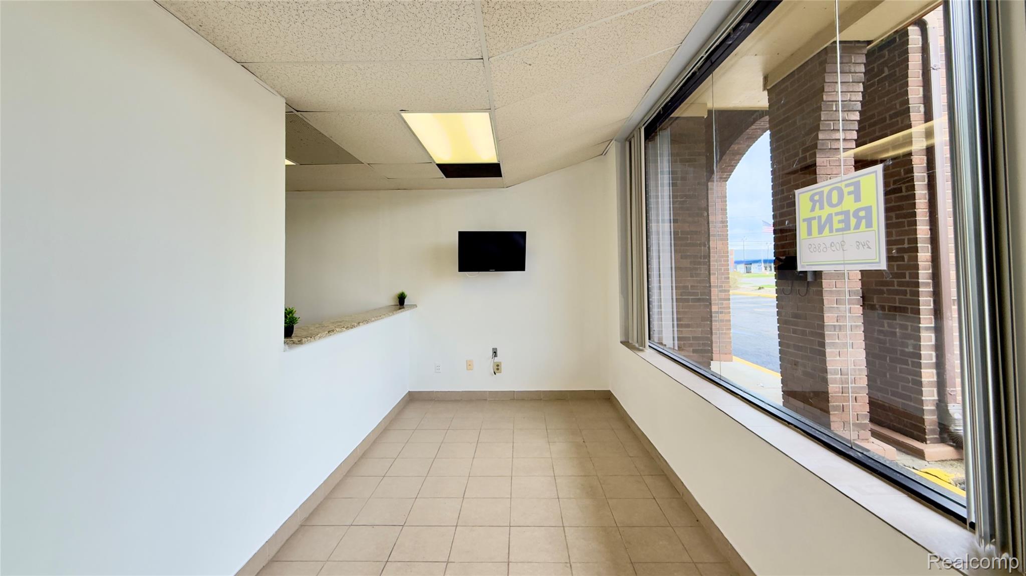 Commercial Lease in Livonia 5