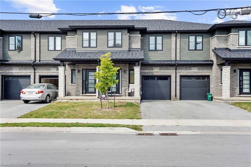 6733 Cropp St, Niagara Falls, ON, L2E0B7 | Card Image
